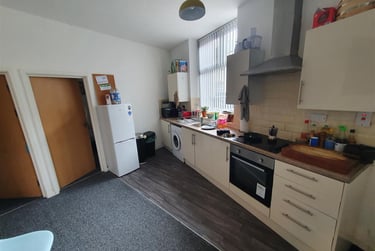 2 bed flat, Moira Street, Adamstown, Cardiff, CF240EQ - Image 3